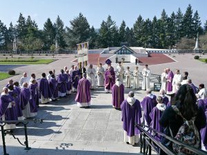 Article - Les Équipes du Rosaire - une communauté de prière et de fraternité au cœur du diocèse (à Lisieux)